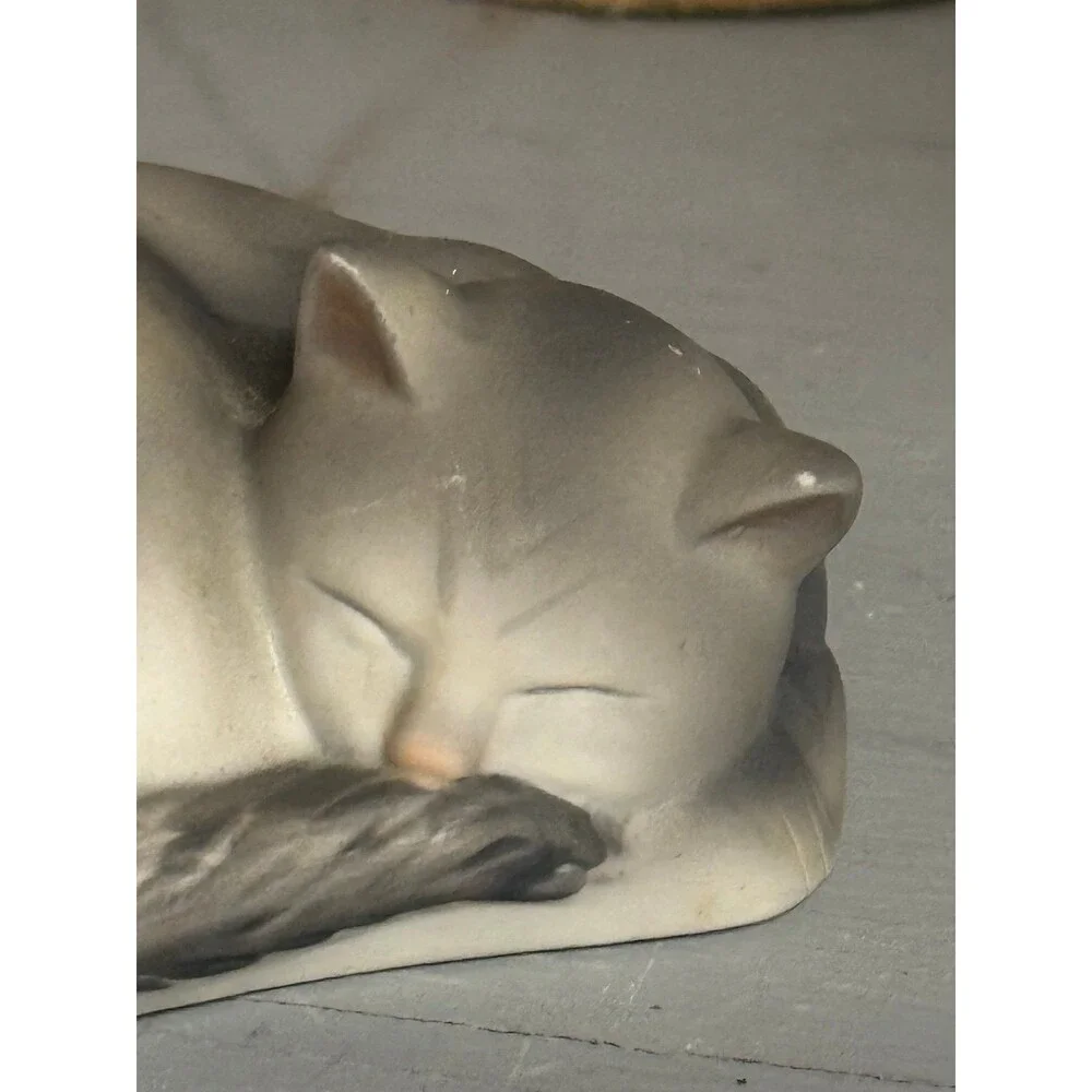 Vintage Avon 1984 Sleeping Gray Tabby Cat Figurine Ceramic Kitty Shelf Decor 3”